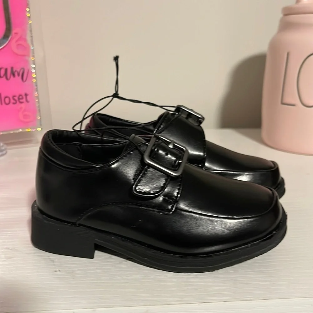 NWOT Reaction Kenneth Cole black dress shoes size 6